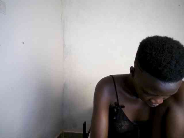 Prettieme12 webcam