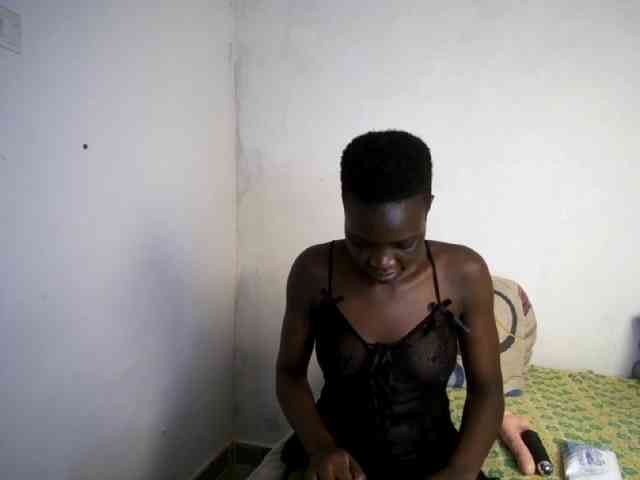 Prettieme12 webcam