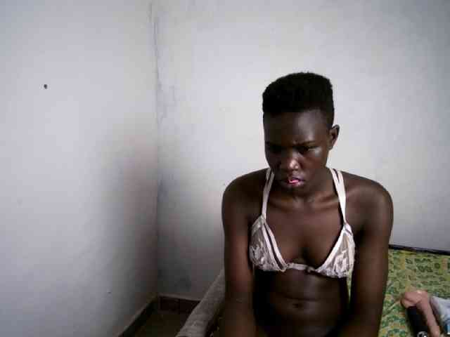 Prettieme12 webcam