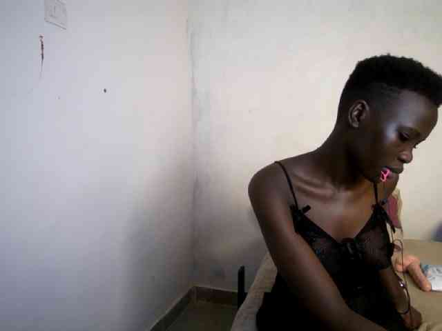 Prettieme12 webcam