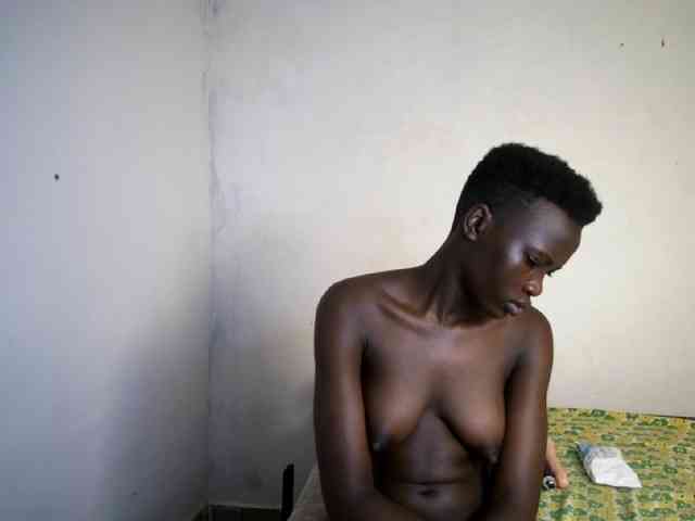 Prettieme12 webcam