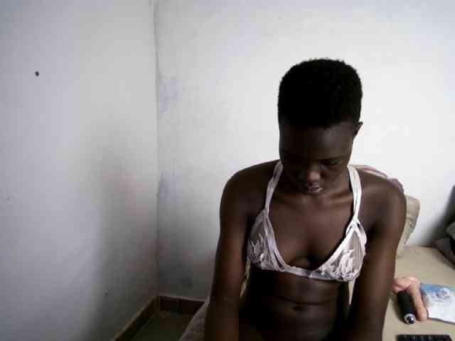 Prettieme12 webcam