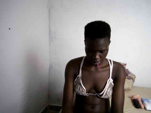 Prettieme12 webcam