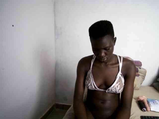 Prettieme12 webcam