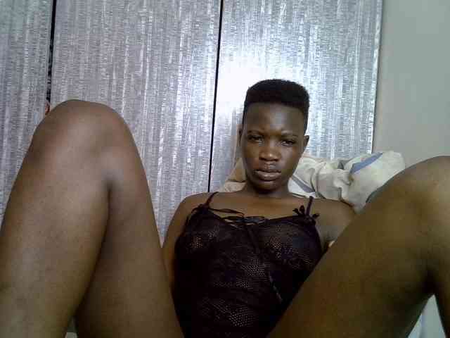 Prettieme12 webcam
