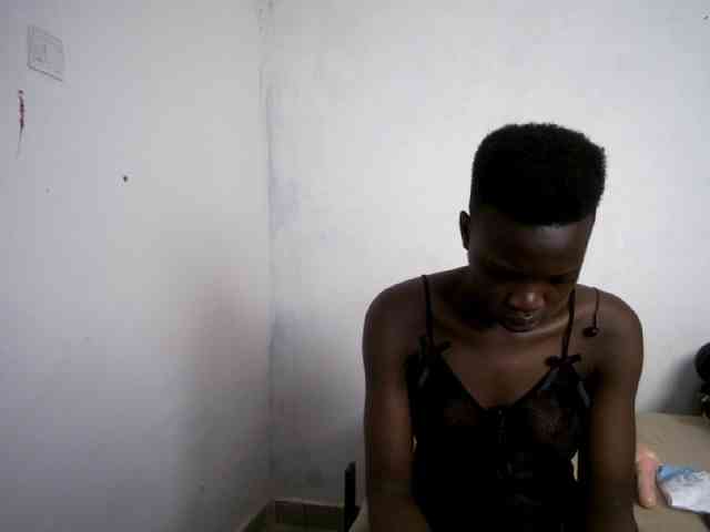 Prettieme12 webcam