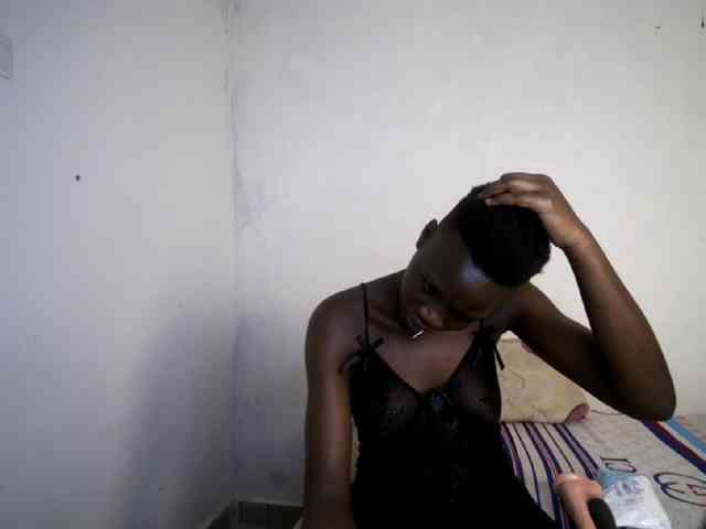Prettieme12 webcam