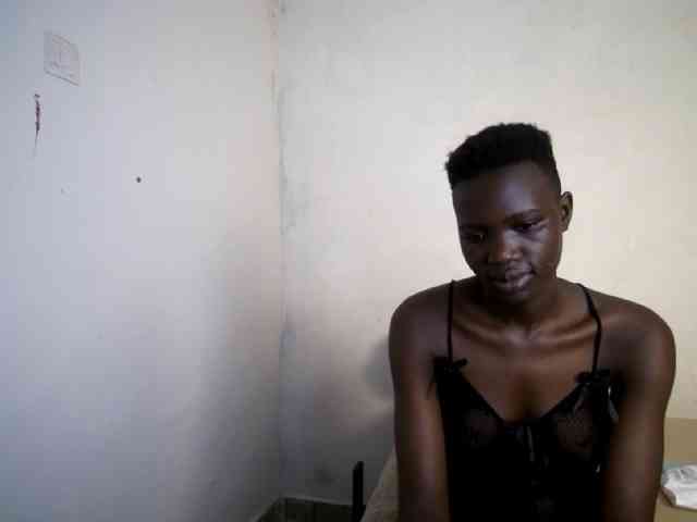 Prettieme12 webcam
