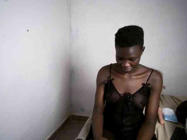 Prettieme12 webcam