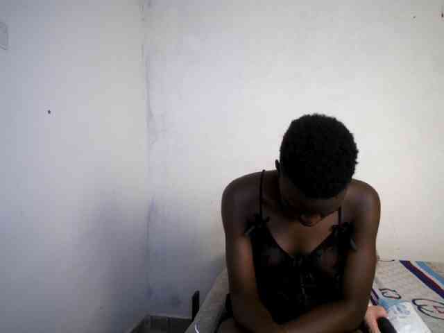 Prettieme12 webcam