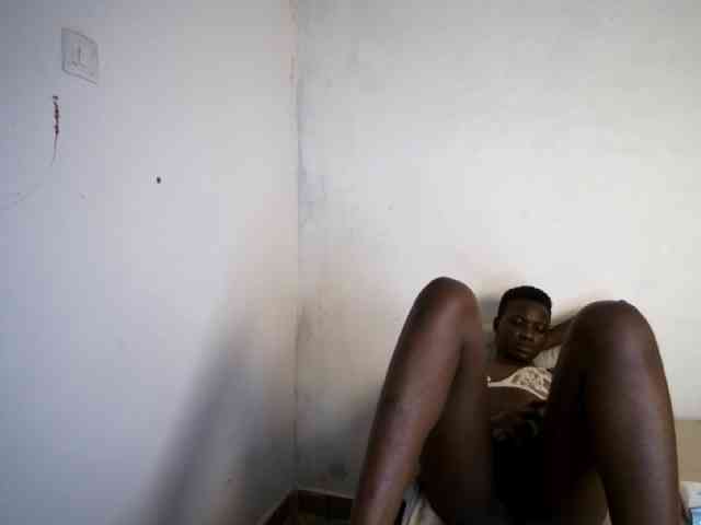 Prettieme12 webcam
