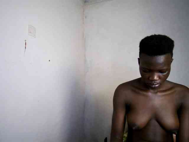 Prettieme12 webcam
