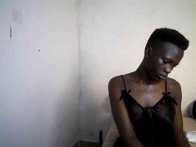 Prettieme12 webcam