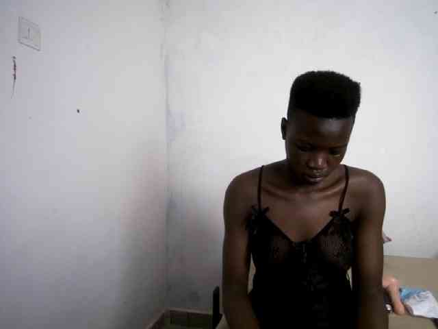 Prettieme12 webcam