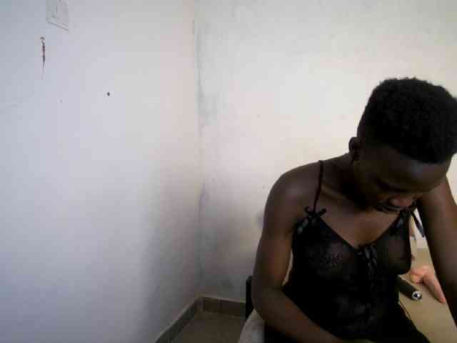 Prettieme12 webcam