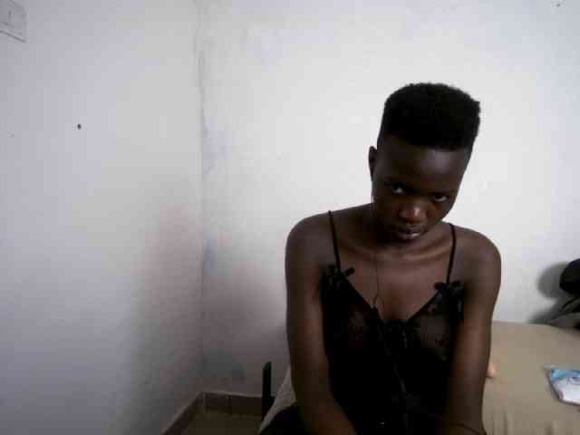 Prettieme12 webcam