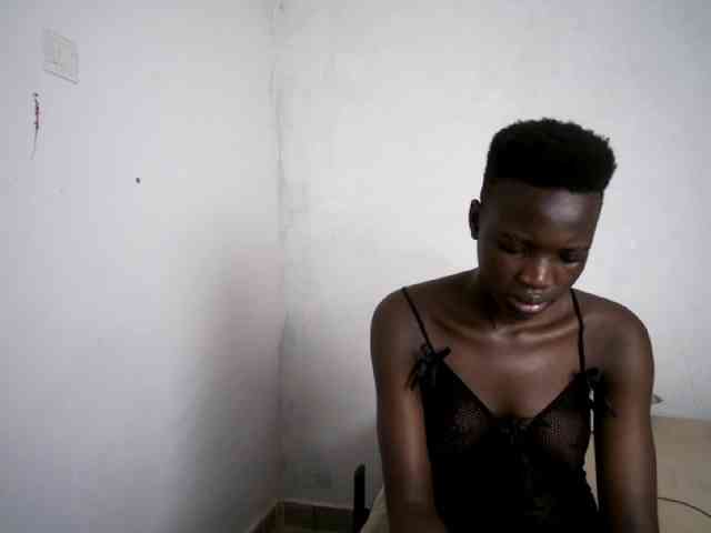 Prettieme12 webcam