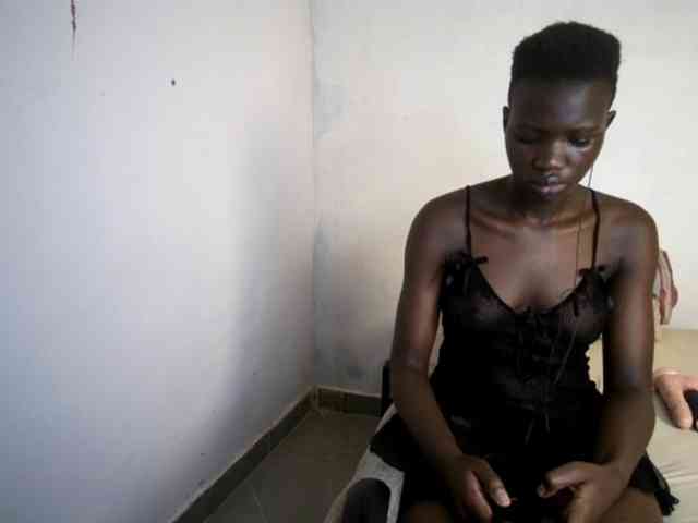 Prettieme12 webcam