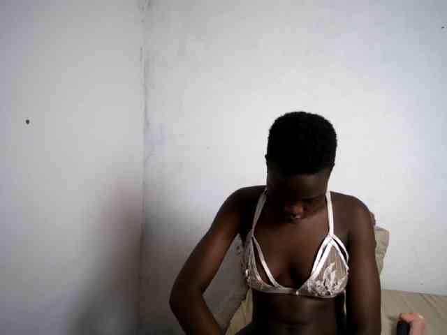 Prettieme12 webcam