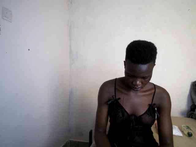 Prettieme12 webcam