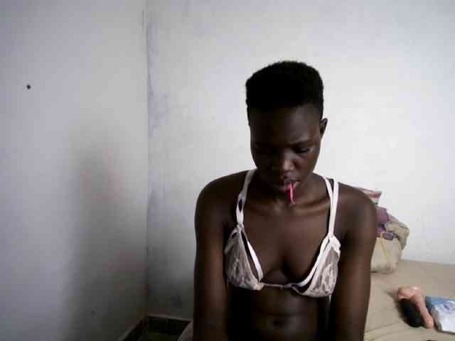 Prettieme12 webcam