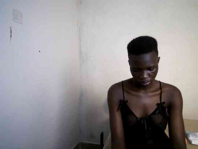 Prettieme12 webcam
