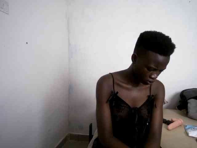 Prettieme12 webcam