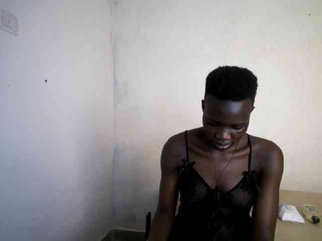Prettieme12 webcam