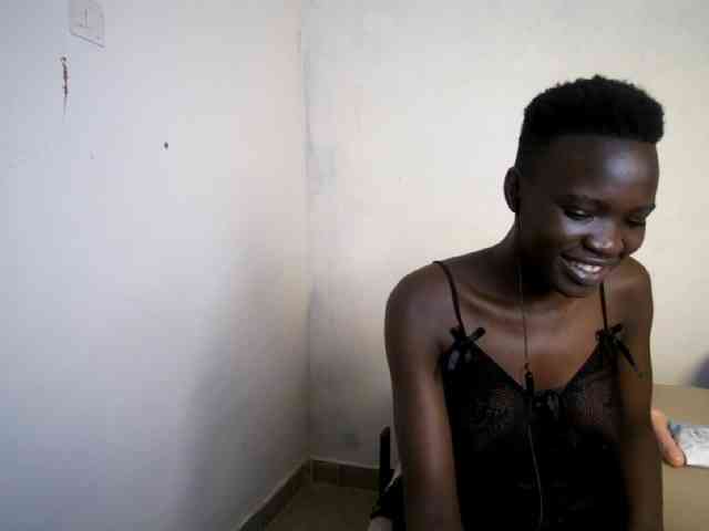 Prettieme12 webcam