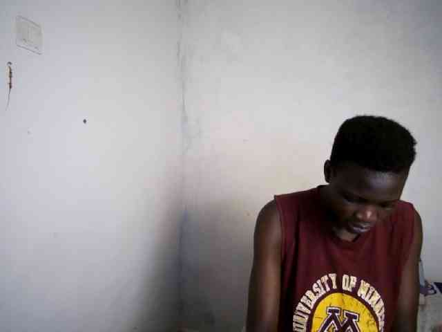 Prettieme12 webcam