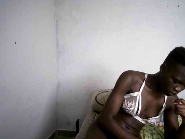 Prettieme12 webcam