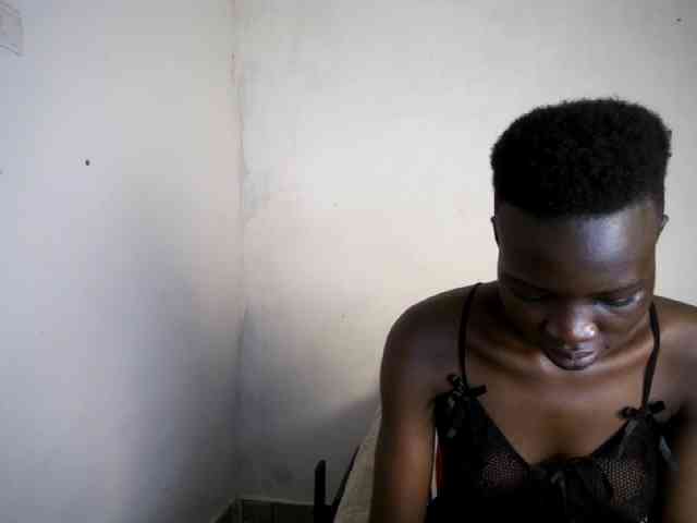 Prettieme12 webcam