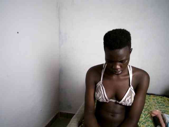 Prettieme12 webcam