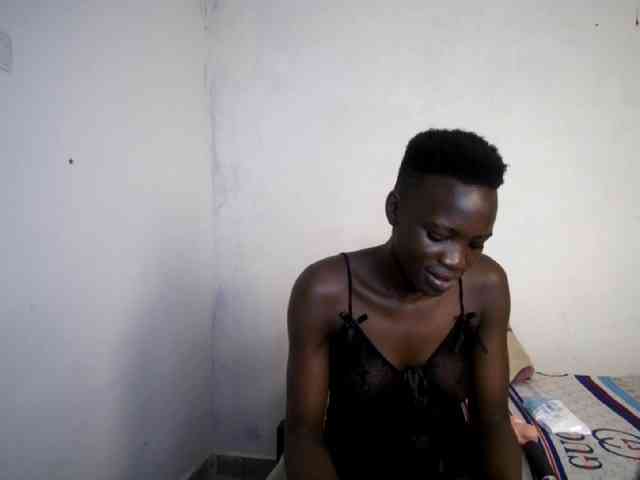 Prettieme12 webcam