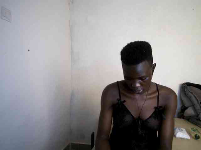 Prettieme12 webcam