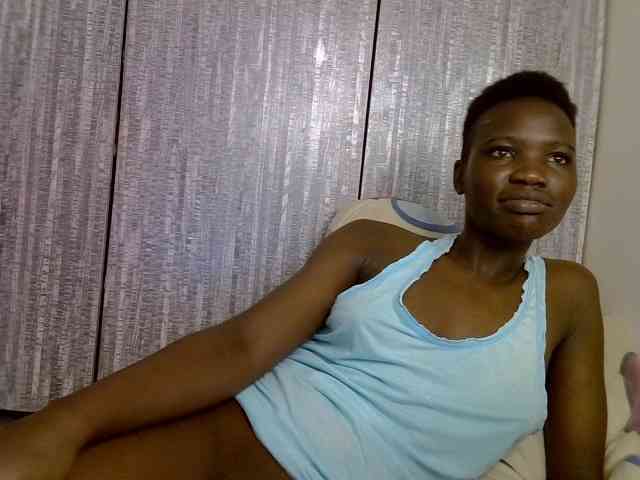 Prettieme12 webcam