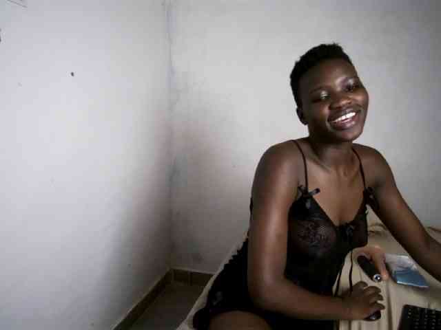 Prettieme12 webcam