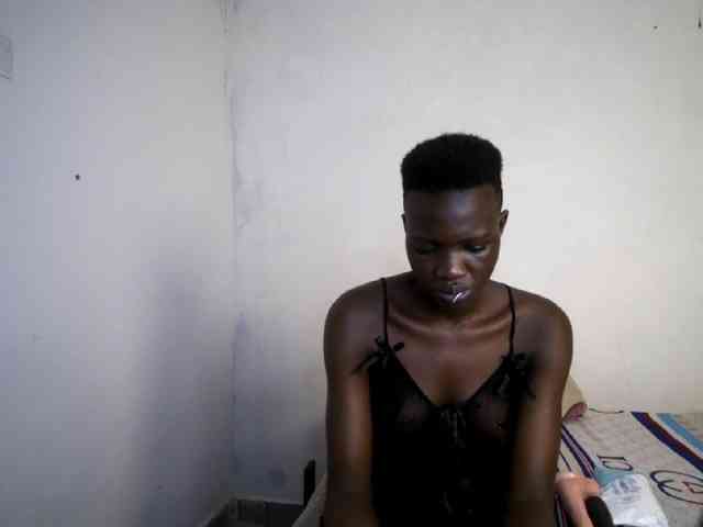 Prettieme12 webcam