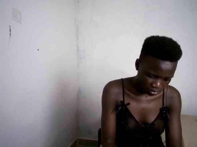 Prettieme12 webcam