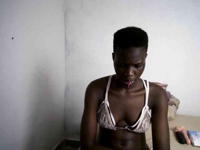 Prettieme12 webcam