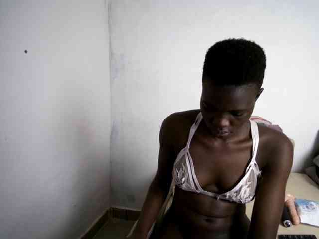Prettieme12 webcam