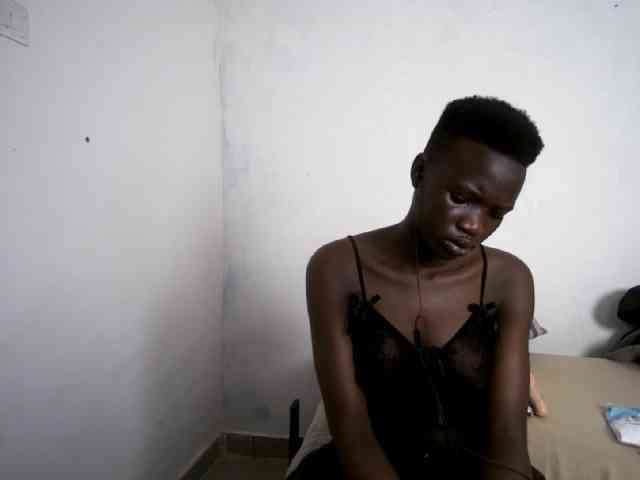 Prettieme12 webcam