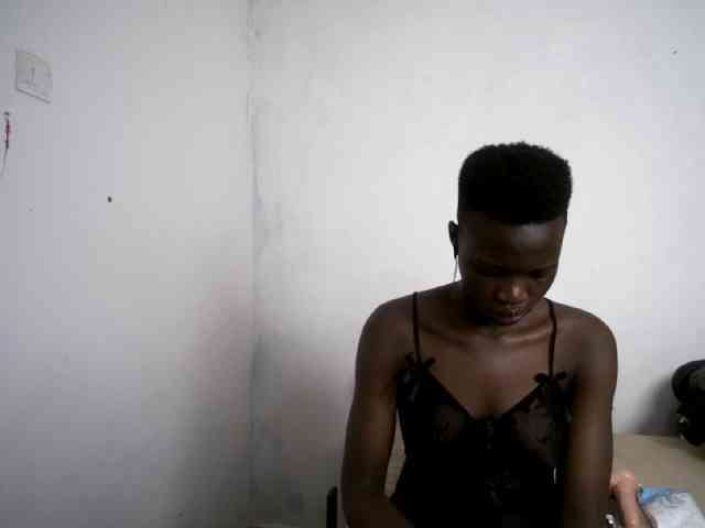 Prettieme12 webcam
