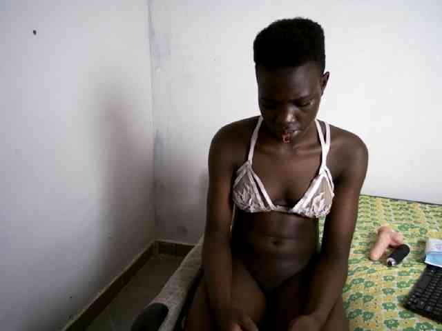 Prettieme12 webcam