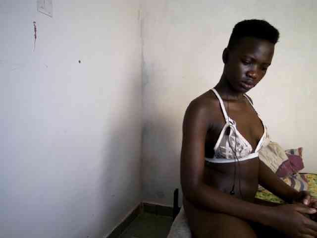 Prettieme12 webcam
