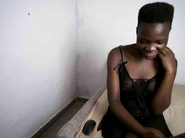 Prettieme12 webcam
