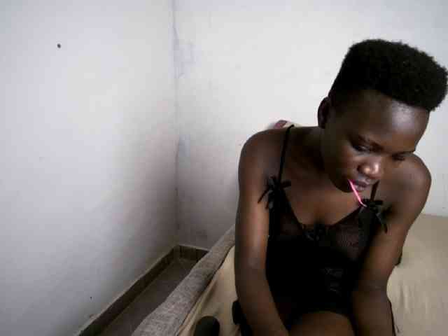 Prettieme12 webcam