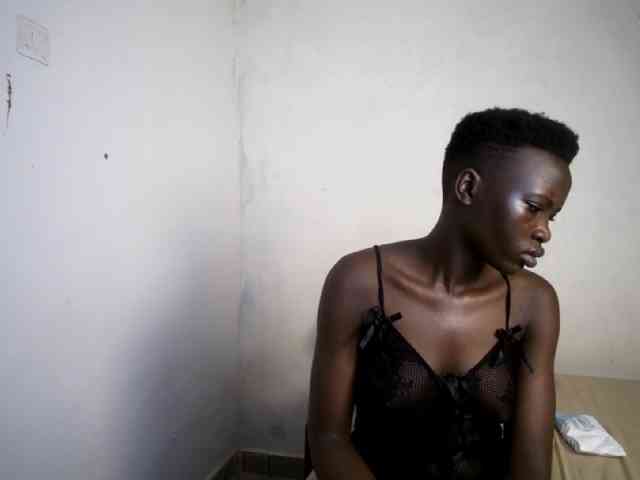 Prettieme12 webcam