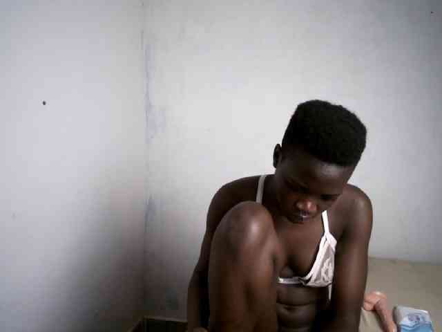 Prettieme12 webcam