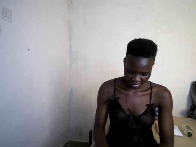Prettieme12 webcam